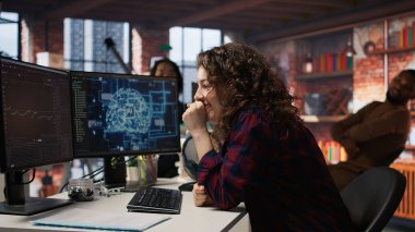 Girişim çalışanı borsaya başarıyla girdikten sonra şok oldu ve yüksek yatırım getirileri elde etti. Teknik girişim yöneticisi, öncü yazılım kamera A için fon sağladıktan sonra şaşırdı.