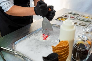 Manuel taşlama ve hazırlık meyve ile dondurma