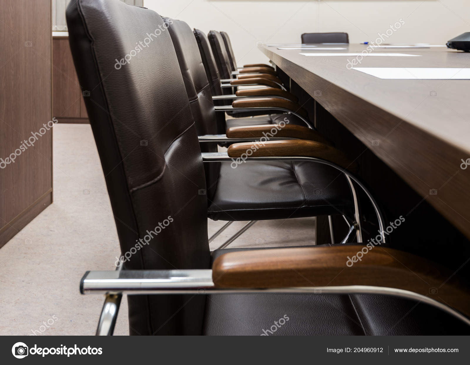 Modernas sillas de cuero con asas de fotografía de stock © Posonsky #204960912 | Depositphotos