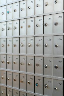 kutuları kişisel değerli eşyalarınızı saklamak için bir sürü