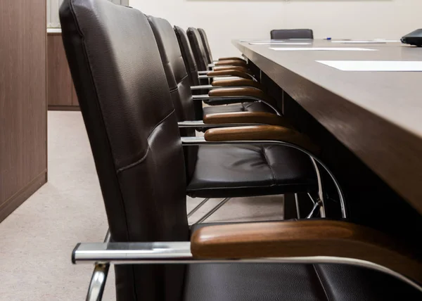 Modern deri sandalye ahşap kulplu