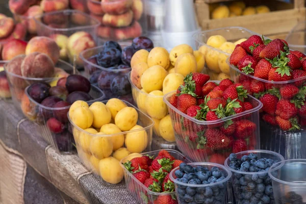Fructe proaspete în magazin — Fotografie, imagine de stoc