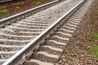 Çakıl ile demiryolu raylar