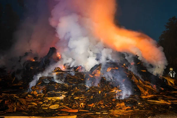 yanan geri dönüşümlü malzeme