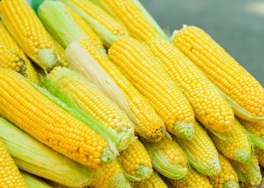 Ev yapımı Olgun Mısır birlikte yığılmış