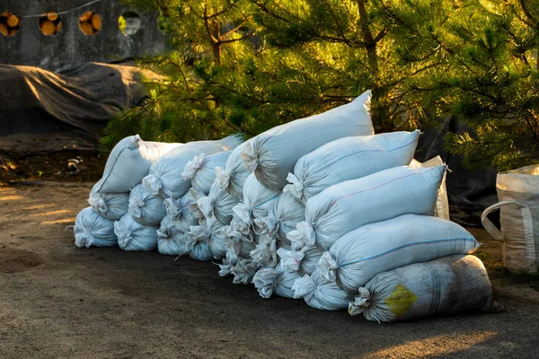 Gübre torbasının içinde çevre düzenlemesi için
