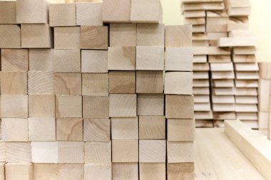 Ahşap marangozluk dükkanı mobilya üretiminde barlarda