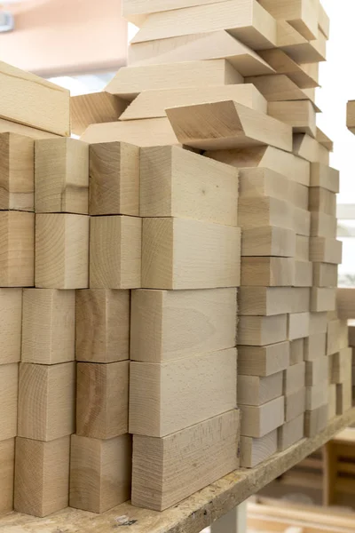 Blocos de madeira no mobiliário de carpintaria — Fotografia de Stock