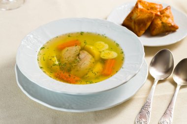 tavuk çorbası pişirme ile sebze ve baharatlar ile