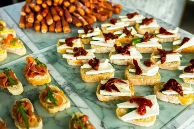 Konuklar için soğuk aperatifler