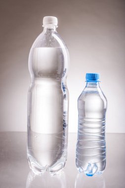 berrak su plastik şişelerde