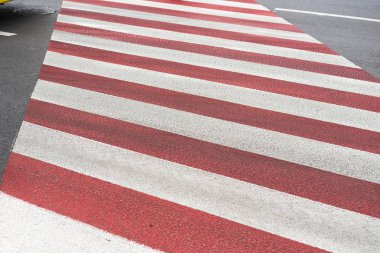 asfalt üzerinde bir yaya geçidi, işaretleme
