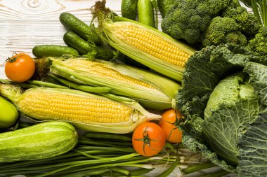 Sebze Bahçe, domates ve salatalık ve lahana, tatlı biber ve kabak ile Mısır koçanı