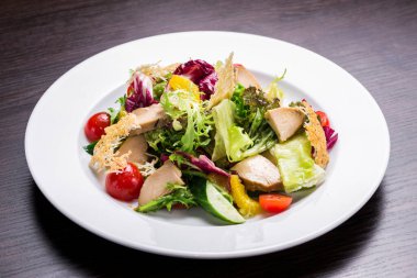 tavuk taze sebze salatası