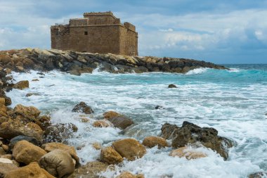 Paphos Ortaçağ Fort sahil taşları