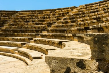 Açık hava taşının amfi tiyatrosu