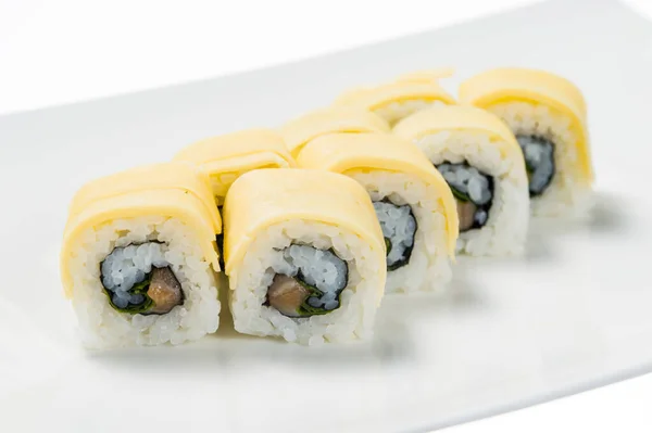 Sushi Con Formaggio Piatto Sfondo Bianco — Foto Stock
