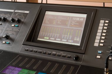 TV ve konser için müzik konsolu karıştırma ekipmanı