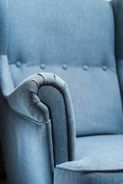 Yumuşak döşemeli koltuklar, döşemeli döşemeler, yakın çekim.