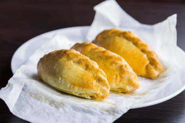 Parşömen kağıdındaki köfteler