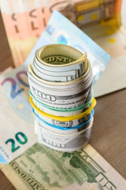 Dolarlar bir dolara, ekmekler de bir avroya.