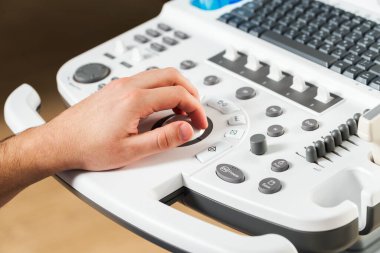 El ultrason makinesine.