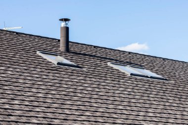 Pencereli ve bacalı kiremit çatı