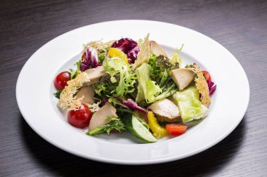 tavuk taze sebze salatası