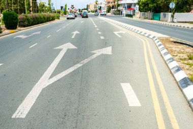 ok - yolda işaretler