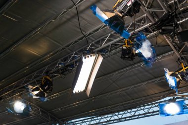 Film ve TV yapımı için ışıklandırma ekipmanları