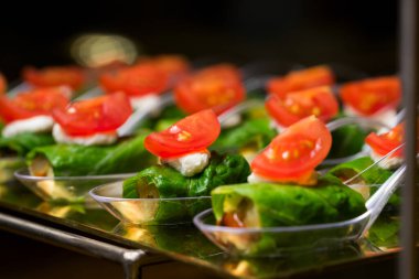 Büfe kaşığında atıştırmalıklar.