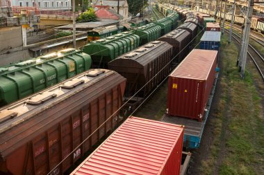 Odessa limanında yük vagonları