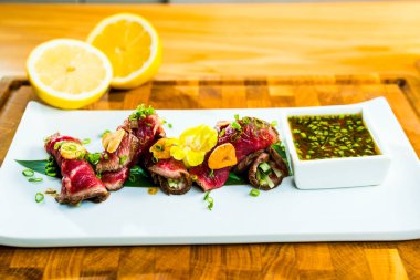 Dana eti, ekmeklerdeki Doğu tarifine göre seçici bir odaklanma.,