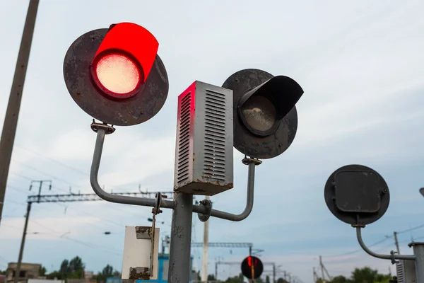 Semaforo Rosso Sulla Ferrovia — Foto Stock