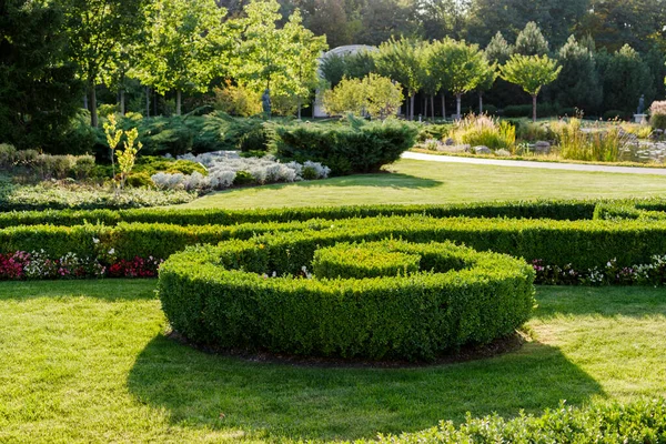 Geometric Flowerbed Landscape Design — Stock Photo, Image