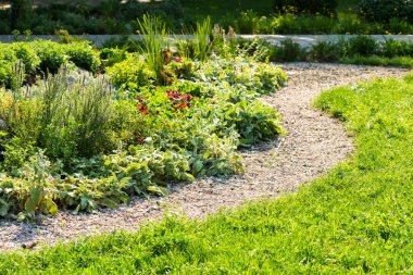 peyzaj tasarımında doğal taşın yolu