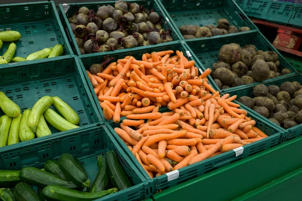 Кабачки Морква Буряк Овочі Стільниці Коробках Магазині Продаж — стокове фото