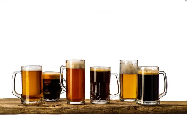 Diversi Tipi Birra Bicchieri Una Tavola Legno Sfondo Bianco — Foto Stock