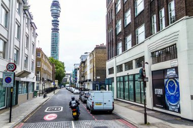 Londra, İngiltere - 9 Haziran 2015: Euston Road, Fitzrovia, Londra British telecom kuleye bakış