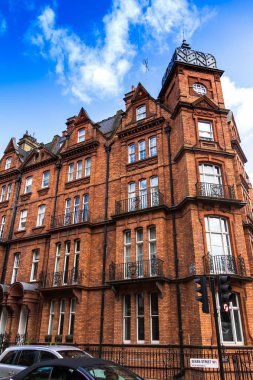 Kırmızı tuğla tarihi binalar Green Street, Westminster İngiliz tarzı. Londra