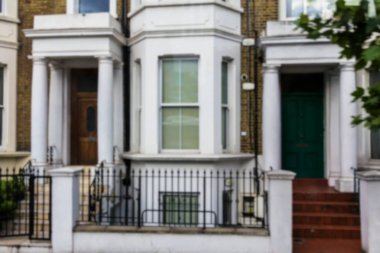 Tuğla tarihi binaların bulanık görünümünde Westminster İngiliz tarzı. Londra