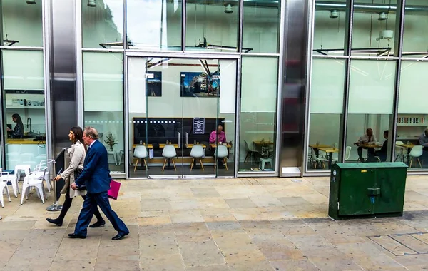 London Großbritannien Juni 2015 Menschen Zentrum Londons Auf Modernen Wolkenkratzern — Stockfoto