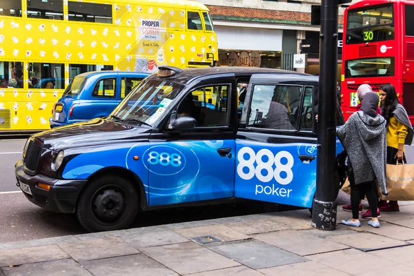 London Verenigd Koninkrijk Juni 2015 Taxi Van Oxford Street Bewolkte — Stockfoto