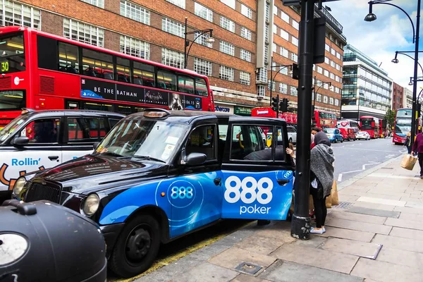 London Wielka Brytania Czerwca 2015 Taxi Oxford Street Pochmurny Dzień — Zdjęcie stockowe
