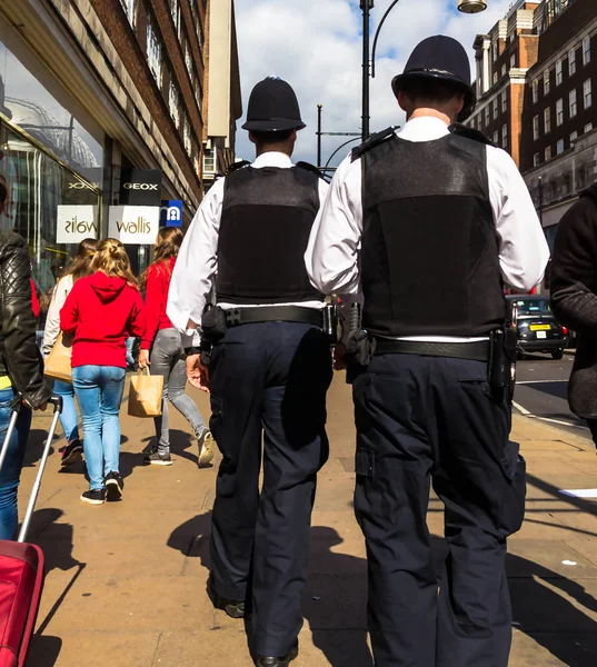 Лондон Великобританія Червня 2015 Вулиці Оксфорд Стріт Два Невпізнанним Співробітників — стокове фото
