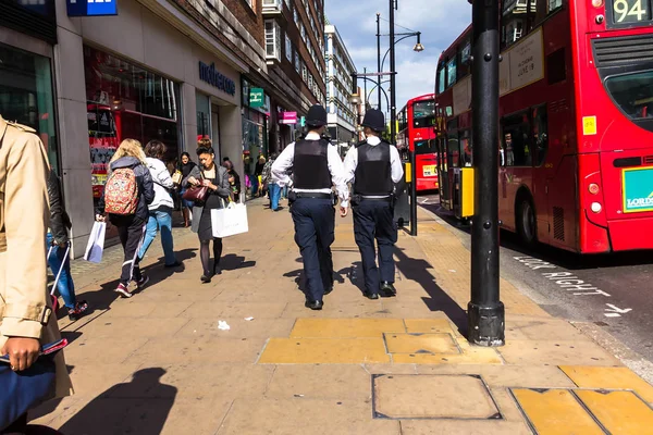 Londyn Wielka Brytania Czerwca 2015 Oxford Street Dwóch Policjantów Nie — Zdjęcie stockowe