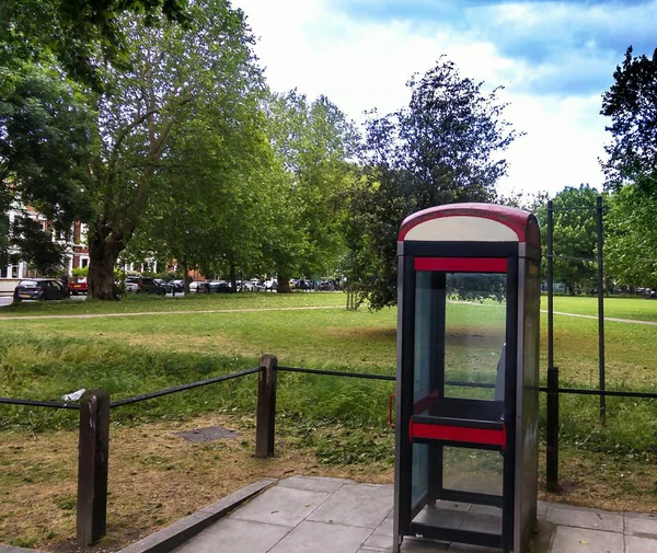 Britannique Moderne Rouge Machine Atm Traditionnelle Verre Noir — Photo