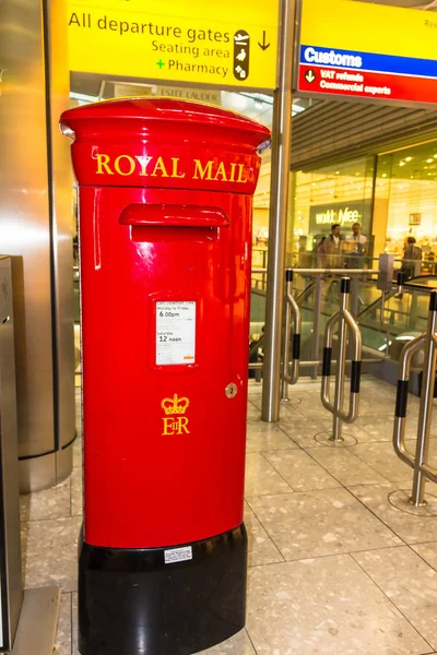 ลอนดอน สหราชอาณาจ นายน 2015 องเสาอ งกฤษส แดงหร อกล องไปรษณ ในห — ภาพถ่ายสต็อก