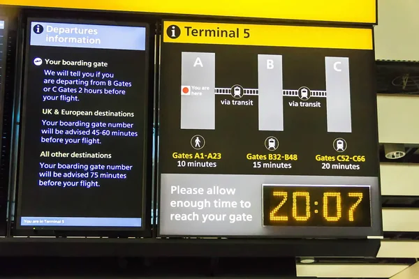 London Verenigd Koninkrijk Juni 2015 Vlucht Vertrek Informatiebord Terminal Van — Stockfoto