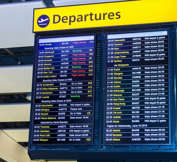 London June 2015 Departures Display Board Airport Terminal Showing International — Stock Photo, Image